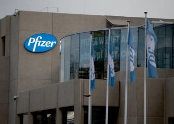 CDC: Më shumë se një milion amerikanë kanë marrë vaksinën e Pfizer kundër COVID-19