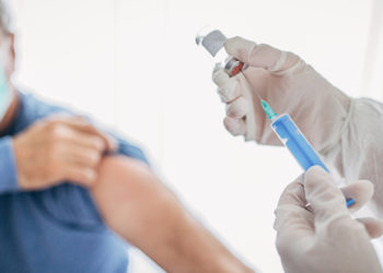 Franca aprovon përdorimin e vaksinës së prodhuar nga Phizer, fillon imunizimi të dielën