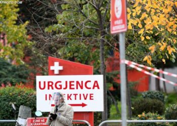 Covid i merr jetën regjisorit të njohur