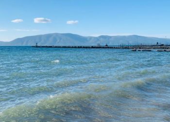 Erë e fortë në Vlorë/ Pezullohet lundrimi i mjeteve të vogla për 24 orë