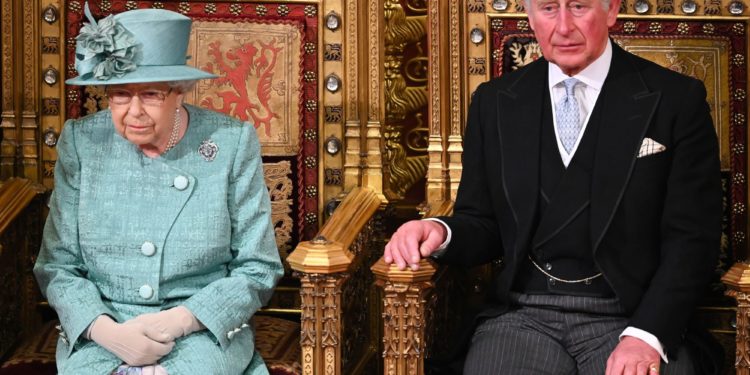 Mbretëresha Elizabeth do të marrë vaksinën Pfizer në javët e ardhshme