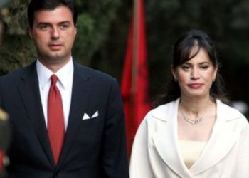 Basha: Bashkëshortja ime e ka kaluar COVID-19! Unë, vajzat dhe prindërit jemi mirë!