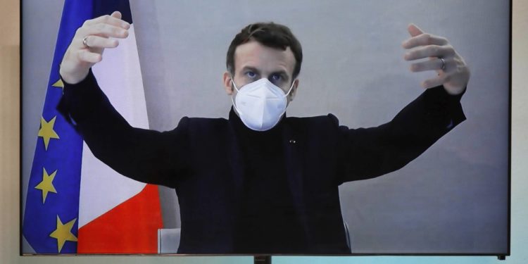 Macron del nga karantina pa asnjë simptomë të Covid-19