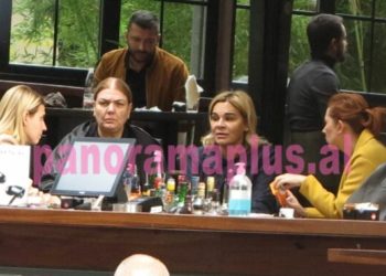 Monika Kryemadhi shfaqet pa maskë në zonën ish-bllokut (FOTO)