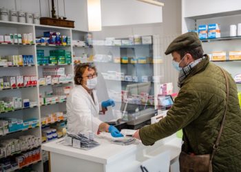 Farmacistja flet hapur: Meshkujt shqiptarë ulin kokën edhe kur blejnë prezervativë