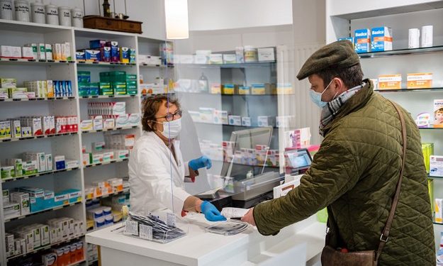 Farmacistja flet hapur: Meshkujt shqiptarë ulin kokën edhe kur blejnë prezervativë