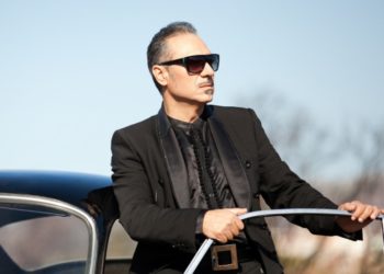 Notis Sfakianakis, shkëlqimi dhe rënia e “Zotit të natës”: Nga deklaratat e bujshme për Perëndinë, homoseksualët dhe “Agimin e Artë”, te shkatërrimi i karrierës me arrogancë