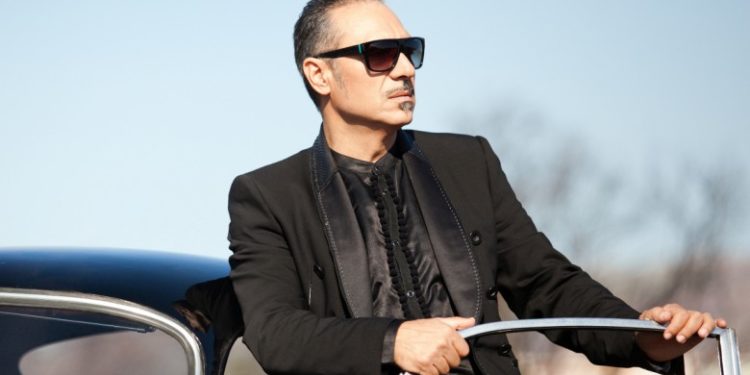 Notis Sfakianakis, shkëlqimi dhe rënia e “Zotit të natës”: Nga deklaratat e bujshme për Perëndinë, homoseksualët dhe “Agimin e Artë”, te shkatërrimi i karrierës me arrogancë