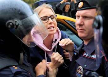 Rusi/ Arrestohet nga policia aleatja e Navalnit