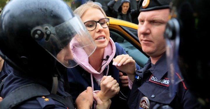 Rusi/ Arrestohet nga policia aleatja e Navalnit