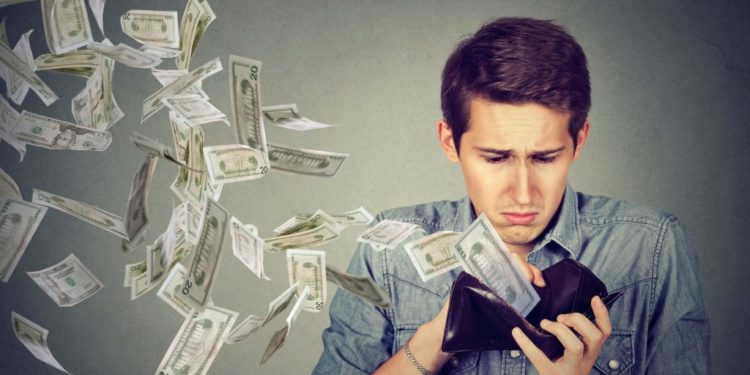 Europianët i shpenzojnë paratë për t’u argëtuar, shqiptarët për t’u ushqyer