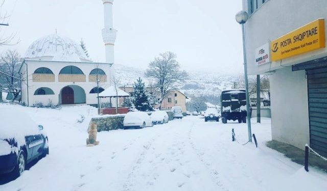 Dëbora mbulon verilindjen e Shqipërisë