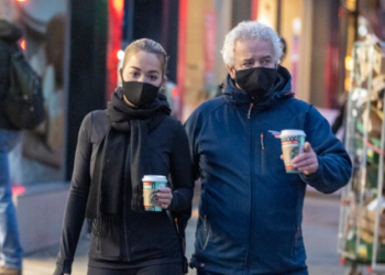 Theu rregullat e Covid, prindërit kritikojnë këngëtaren shqiptare