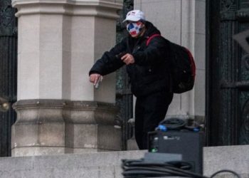 Hyri në Katedrale duke qëlluar me armë, ekzekutohet prej efektivëve të policisë