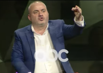 Artan Hoxha në mbrojtje të Policisë së Shtetit: Nëse ata hedhin kapelet, Shqipërisë i vihet flaka (VIDEO)