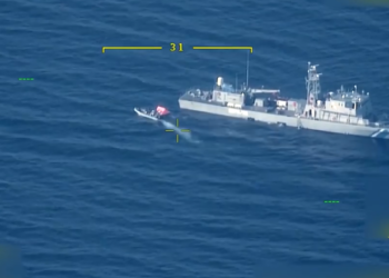 Anija e ushtrisë greke tenton të mbysë varkën me emigrantë, shpëtohen më pas nga turqit