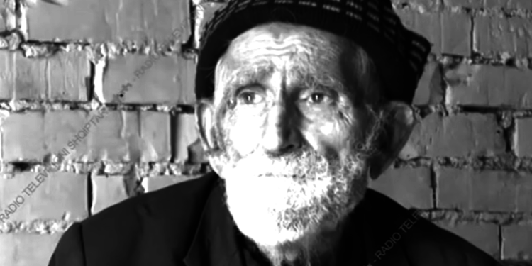 Jetonin në mjerim, Bashkia Gjirokastër i rregullon banesën familjes në fshatin Kakodhiq (VIDEO)