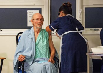 William Shakespeare është pacienti i dytë në botë që merr vaksinën e Covid-19