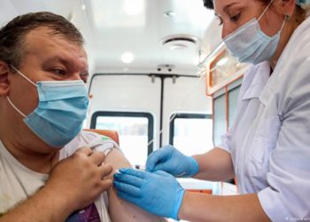 Fillon injektimi i vaksinave ndaj Covid-19