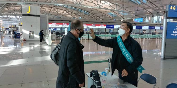 Korea e Jugut e alarmuar prej variantit të ri të COVID-19, nxitohen të kryejnë vaksinimin