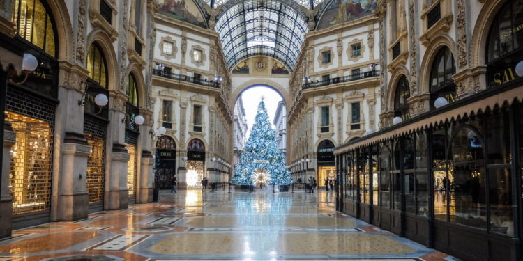 Në Itali mbërrin urgoni me dozat e para të vaksinës antiCovid