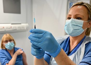 Covid-19, tre kategoritë e njerëzve që nuk mund ta marrin dot vaksinën