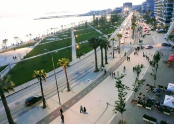 Në Vlorë janë indiferentë për Klodian Rashën, vetëm 4 persona dalin në protestë