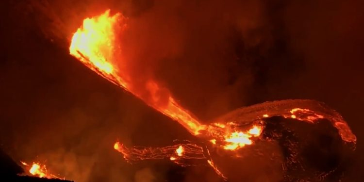 Shpërthen vullkani Kilauea, një nga më të mëdhenjtë në ishujt Hawai