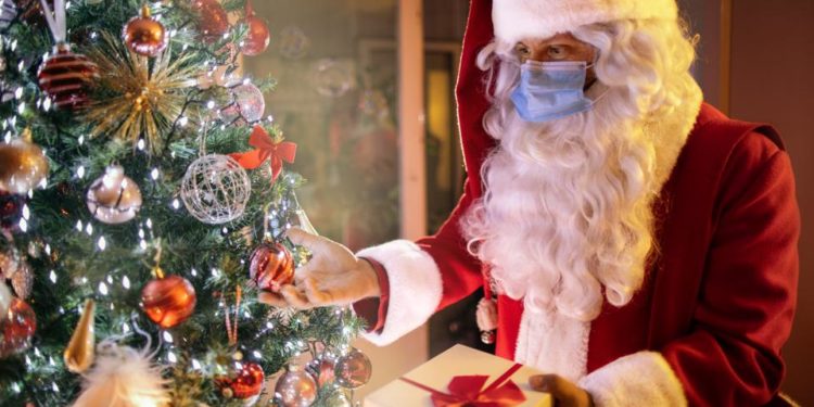 OBSH thirrje europianëve: Mbani maska gjatë mbledhjeve familjare për Krishtlindje