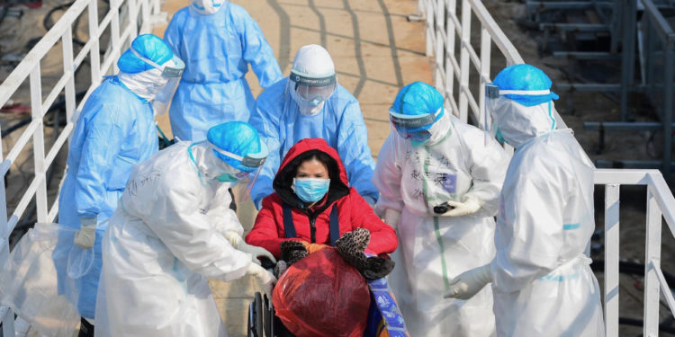 Do të hetonin origjinën e Covid-19 në Wuhan, Kina ndalon hyrjen e ekipit të OBSH në vend