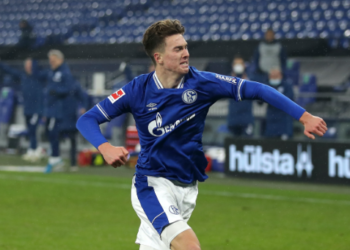 Schalke shijon fitoren e parë të sezonit në Bundesligë