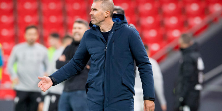 Klubi i njohur shkarkon trajnerin pas triumfit në kampionat