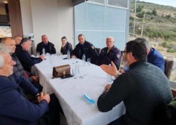 Çuçi pyetet për foton e Alket Hysenit me policat: Nuk e di që Saranda të ketë 5 shefa policie. Nga unë s’do të shihni kurrë demonstrime të tilla