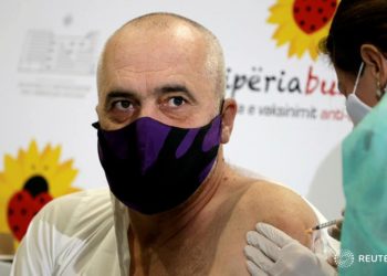 Formulari që duhet të plotësoni para se të vaksinoheni kundër Covid në Shqipëri