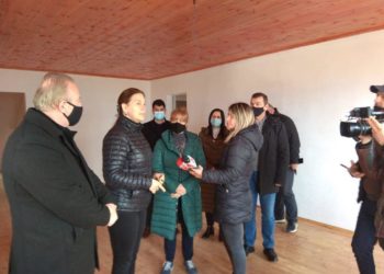 Restaurohet shtëpia e Avni Rustemit në Libohovë, Mirela Kumbaro: Investimi do të vijojë, synojmë ta kthejmë në muze (FOTO)