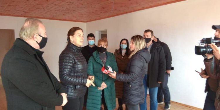 Restaurohet shtëpia e Avni Rustemit në Libohovë, Mirela Kumbaro: Investimi do të vijojë, synojmë ta kthejmë në muze (FOTO)