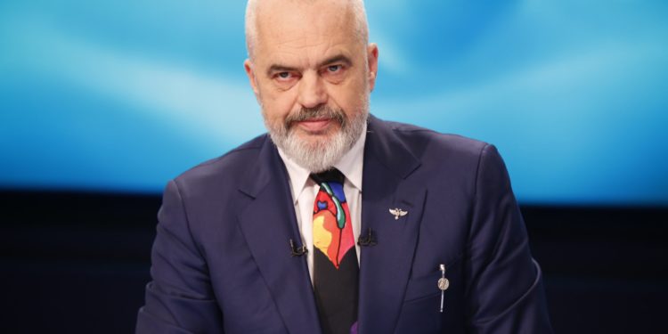 Ironia e Ramës: Vaksinat i sollëm me kuaj, i futëm në arka domatesh