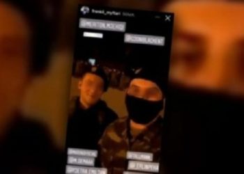 VIDEO që po trazon Greqinë, dy të rinj shqiptarë urdhërojnë ushtarët grekë në rresht: Shqipja jonë marsh!