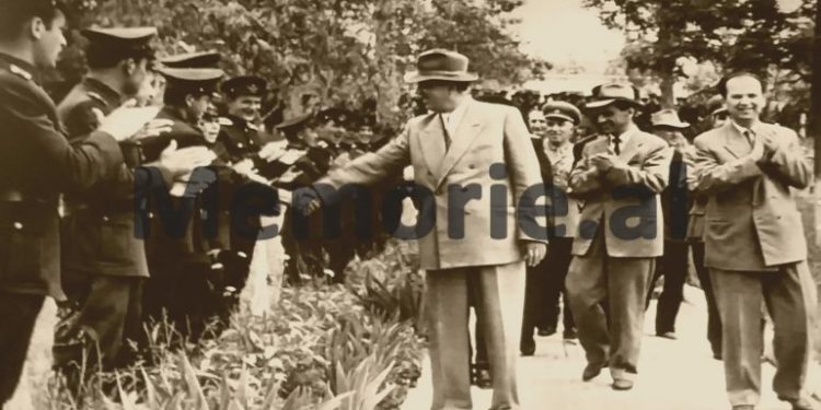 Sigurimi i Shtetit dhe Ministria e Brendshme, zbardhen letrat “tepër sekrete” për Enver Hoxhën