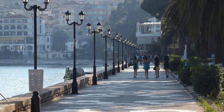 Ngjarje e rëndë/Plagoset 20-vjeçari në Sarandë pas një sherri me thika