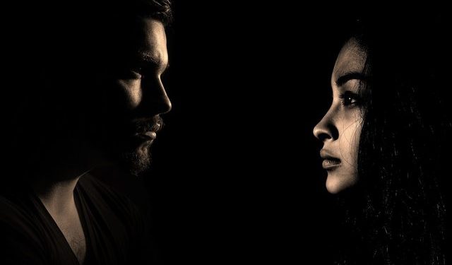 E dinte beqar, por i doli i martuar prej 20 vitesh, historia tronditëse e studentes në Tiranë. Si qëndroi e lidhur 2 vjet derisa çështja përfundoi në polici