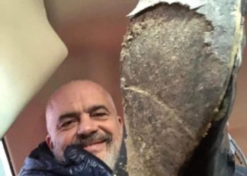 “Ai momenti kur pyet veten ça dreqin kanë këmbët që janë lagur”, postimi i çuditshëm i Ramës në Instagram