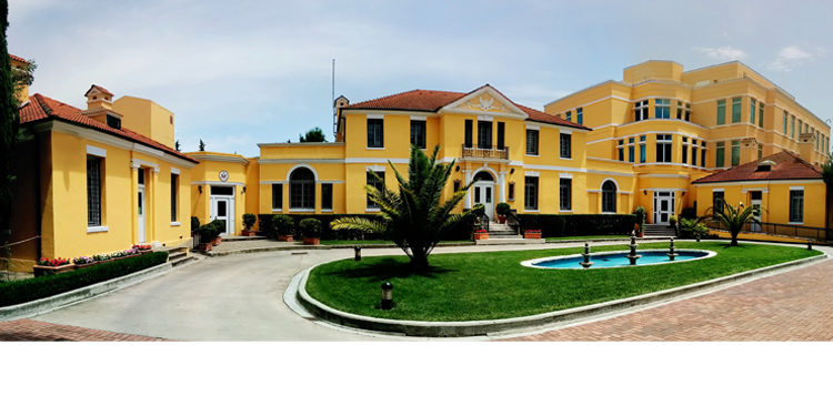 Ambasada amerikane në Shqipëri nxjerr rregulla të reja për ata që duan të udhëtojnë drejt SHBA