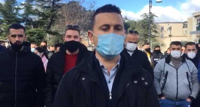 Vazhdon merkato/ 100 të rinj të LSI marrin teserat e PS: Është bërë shtëpia e kushërinjve