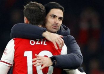 Ozil është i lirë për t’u larguar