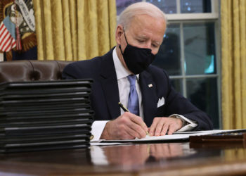 Biden firmos disa urdhra ekzekutiv për luftimin e ndryshimeve klimatike