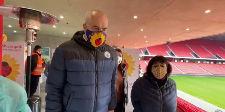 Nis vaksinimi i epidemiologëve, Rama: Mos u trembni, me çonin mesazhe dje a je mirë