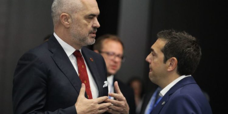 Rama ‘ndez’ politikën greke! Tsipras i “sulet” Mitsotakis: Cili është roli i tij? Pse takimi zhvillohet në Tiranë e jo në Bruksel?