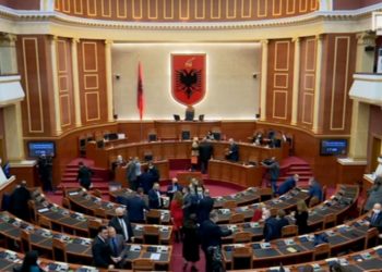 Ndryshimet në qeveri/Parlamenti shkarkon Ramën, emëron Xhaçkën dhe Peleshin