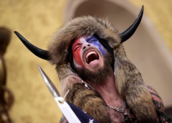 SHBA/Arrestohet njeriu ‘simbol’ i protestës në Capitol, ndjekës i shquar i teorisë së konspiracionit